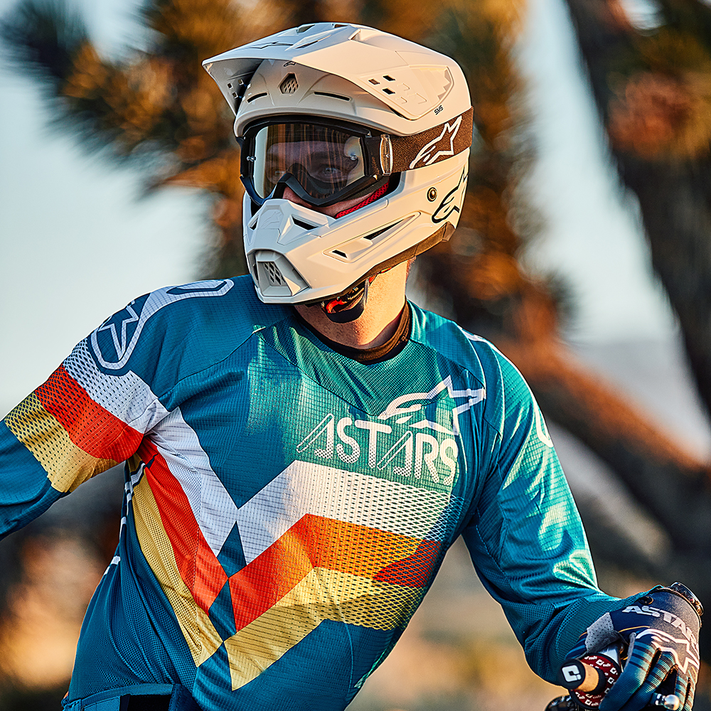 ALPINESTARS SM5 Motorcycle Helmet - Solid - Gloss White - Medium 8303121-2180-MD