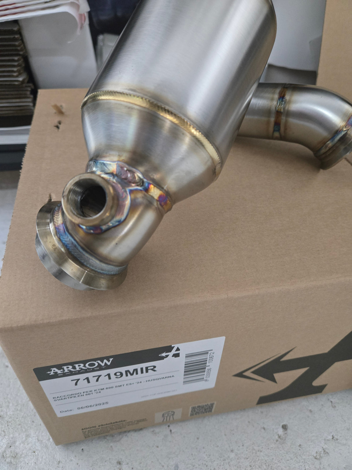 71719MIR Arrow Central Link Pipe for KTM 890 SMT 2024/2025  Svartpilen 801 ’24/25/ Oxygen sensor plug incudes